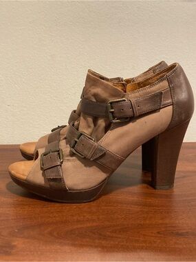 Anthropologie Taupe Strappy Buckle Block-Heel Sandals